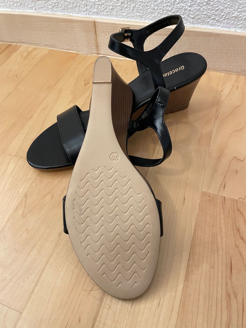 Scarpe da donna: 2 Paar Keil-Sandalen, Gr. 39 – Nuovo (secondo la descrizione) da Strengelbach venduto da Chiavara 2