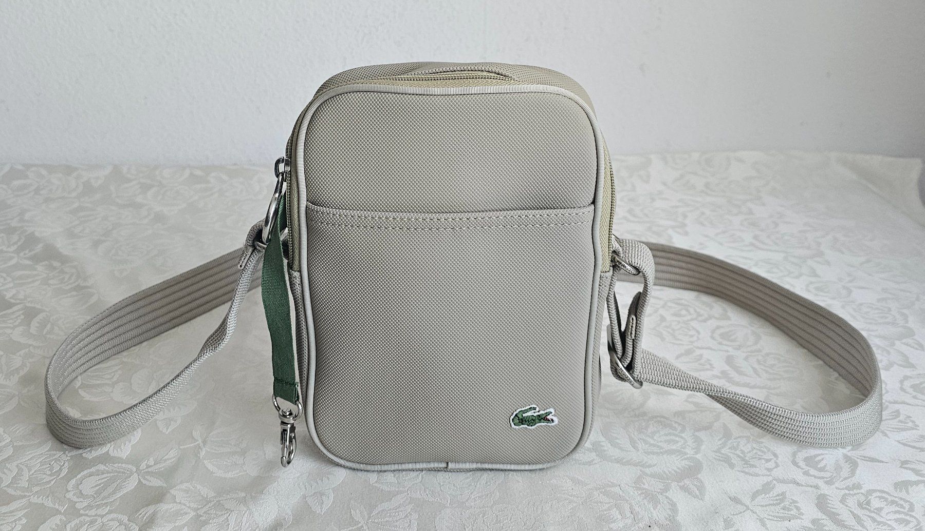 Lacoste Taschen: *LACOSTE *Original Umhängetasche – Gebraucht aus Bronschhofen von Xena37 1