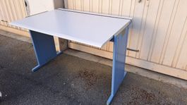 Pult blau weiss Metall