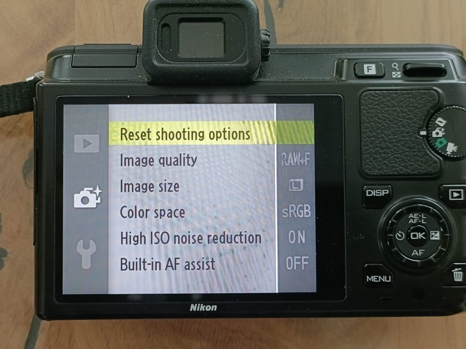 Nikon Appareil photo: Set complet Nikon 1 V1 – D'occasion à Plasselb par ralf57 1