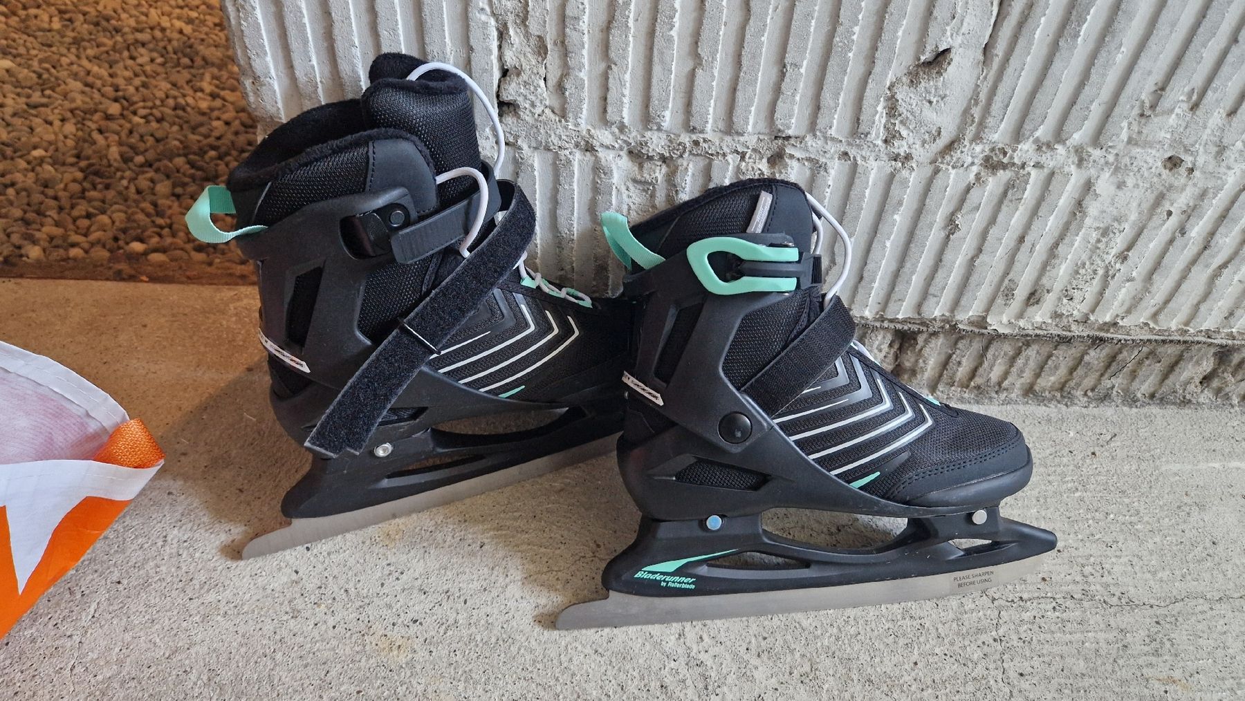 Schlittschuhe: Schlittschuhe, Gr. 40 – Neu (gemäss Beschreibung) aus Wädenswil von metroesch