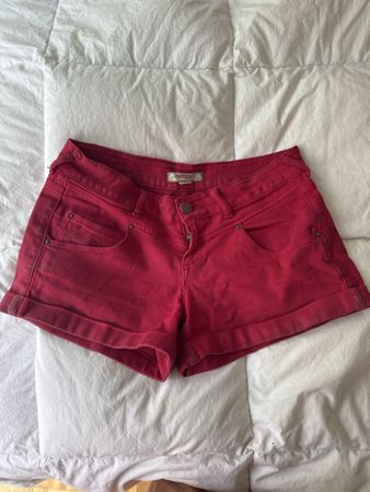 Short Springfield rouge, taille 36, parfait pour l'été!