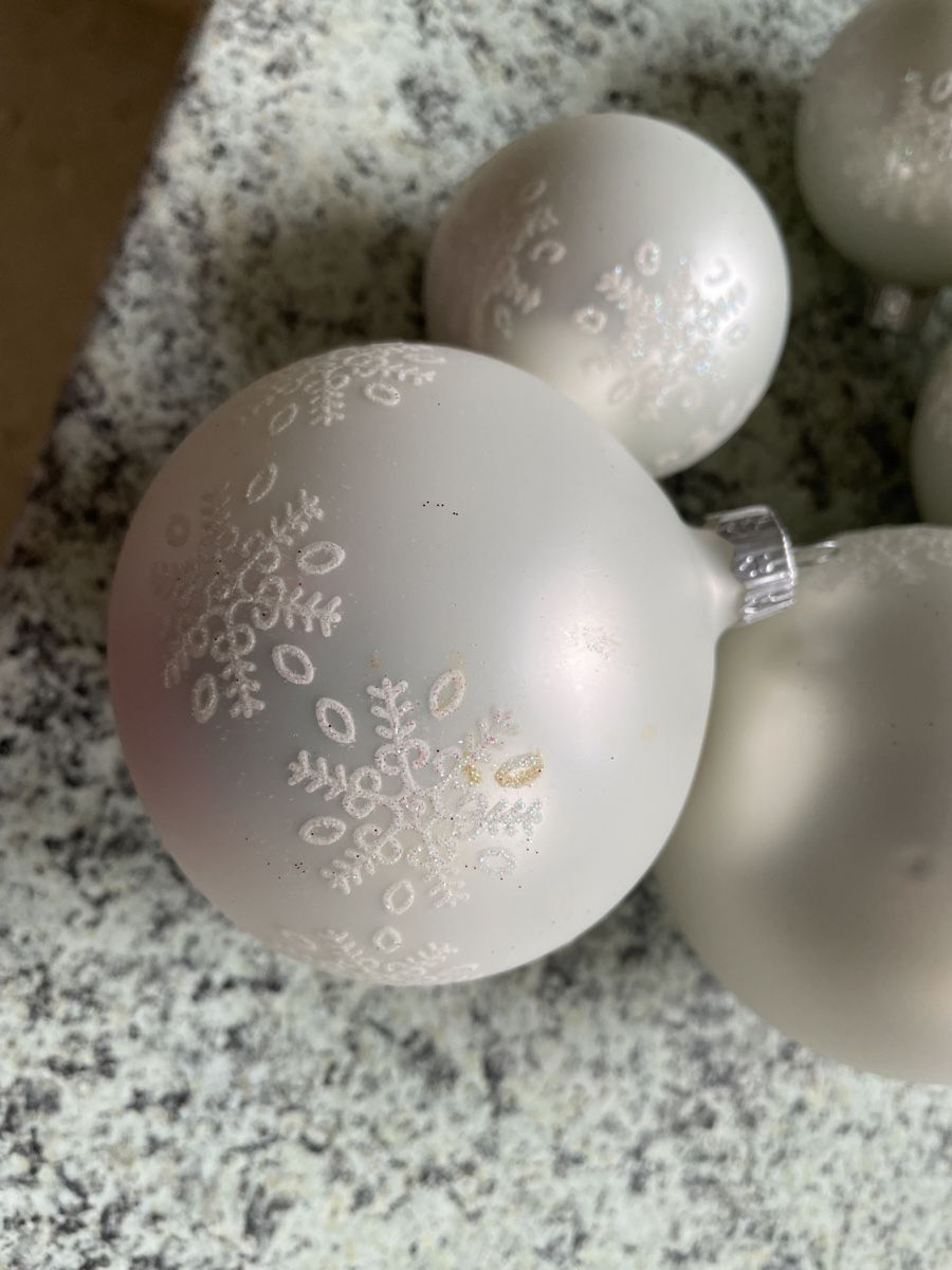 Tutte le decorazioni: 6 weisse Weihnachtskugeln mit Glitzersternen – Usato da Zürich venduto da spo_zxm7 2