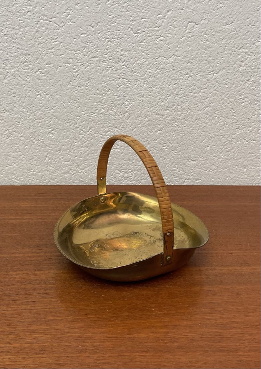Ciotole: Vintage Messing Schale mit Raffia Griff Sigg Anbietschale – Usato da Zürich venduto da Vintagewiesel