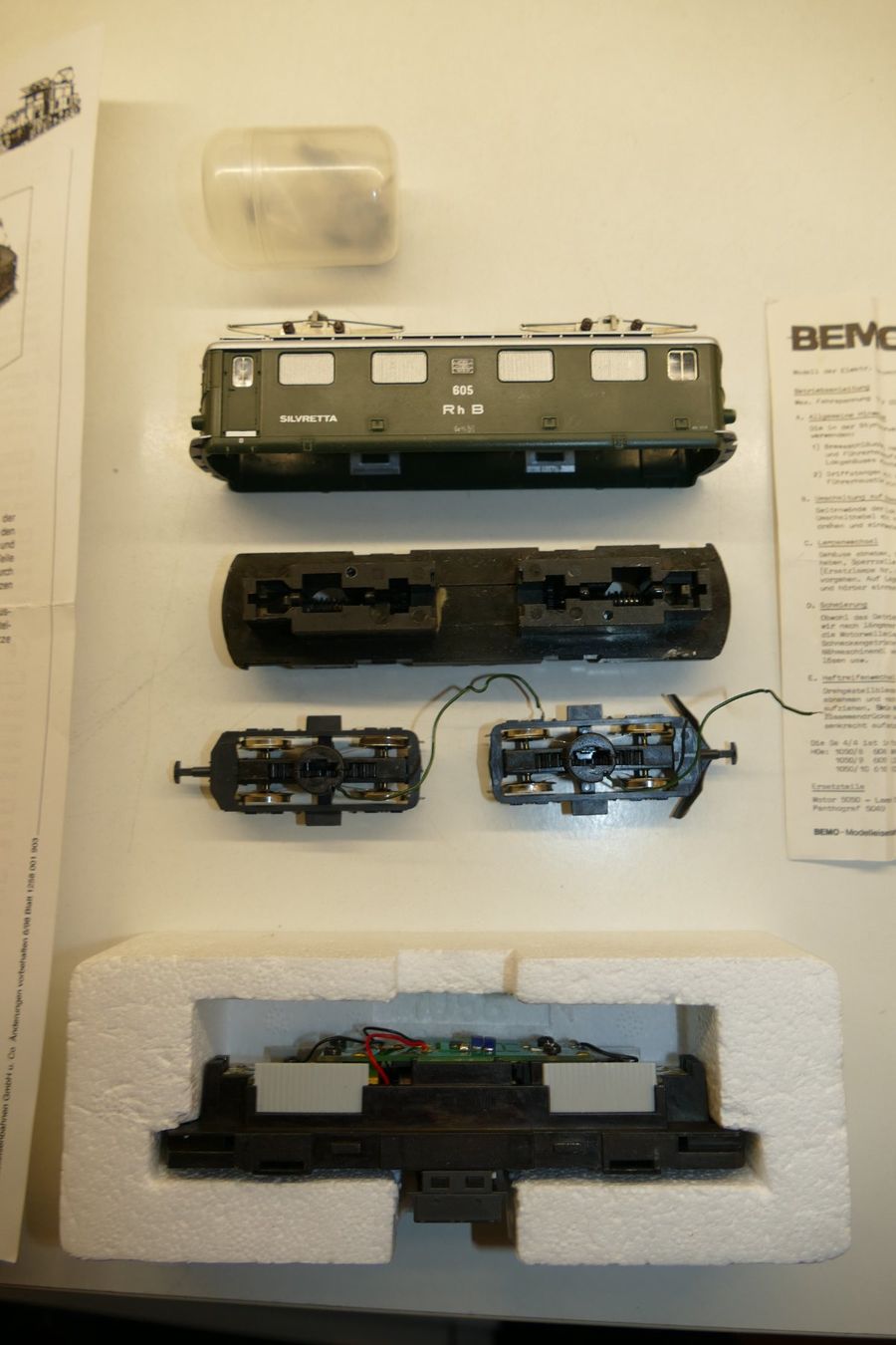 Bemo Modellini di ferrovie: Bemo H0m: RhB Elektrolok Silvreta mit Umbau Set – Difettoso da Niederhasli venduto da rail-duerst 1