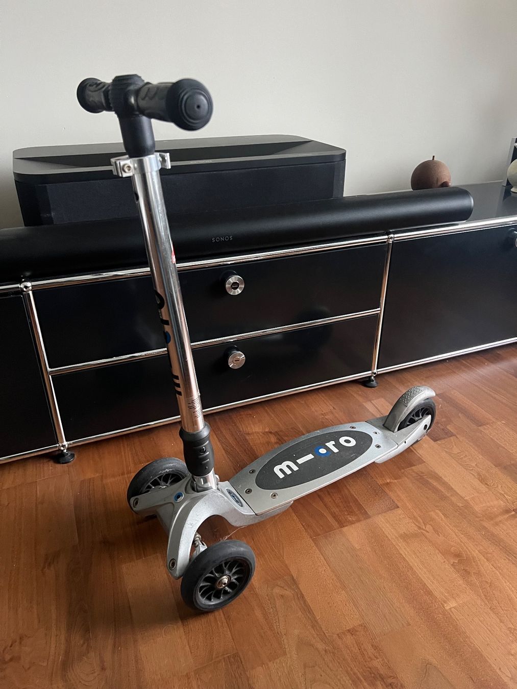 Micro Kickboard: Micro Scooter Kickboard Compact Silber – Usato da Jona venduto da Sariksa 1
