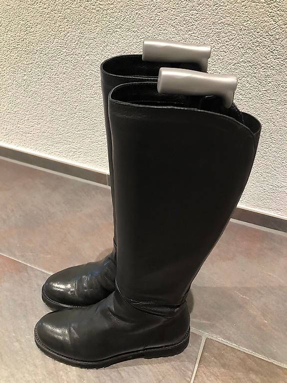 Scarpe da donna: Langschaftstiefel schwarz  – Usato da Fehraltorf venduto da oberlandR 1