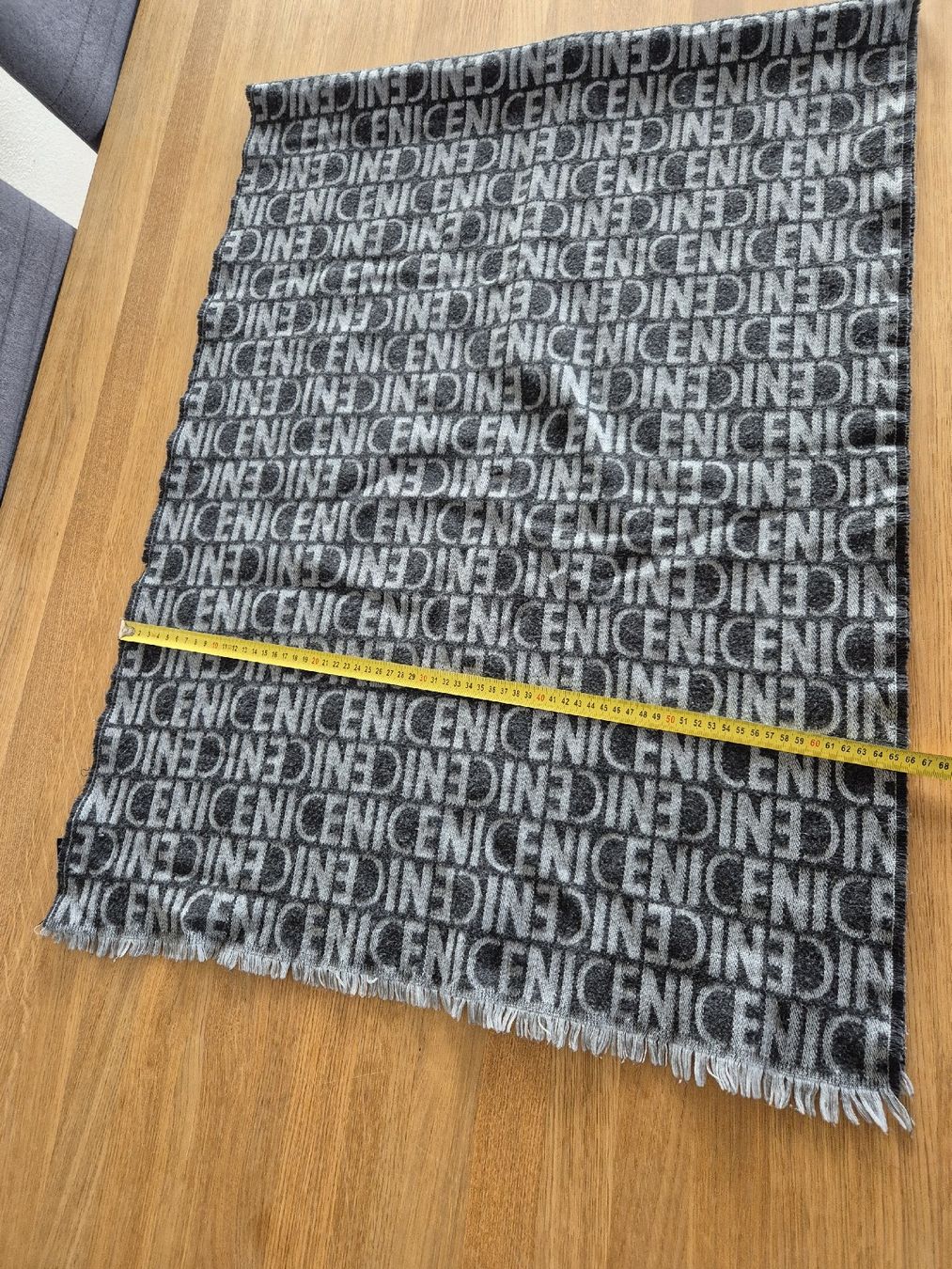 Hallhuber Foulard & Sciarpe: Hallhuber Schal "Nice" grau schwarz – Usato da Bern venduto da miruslav 1