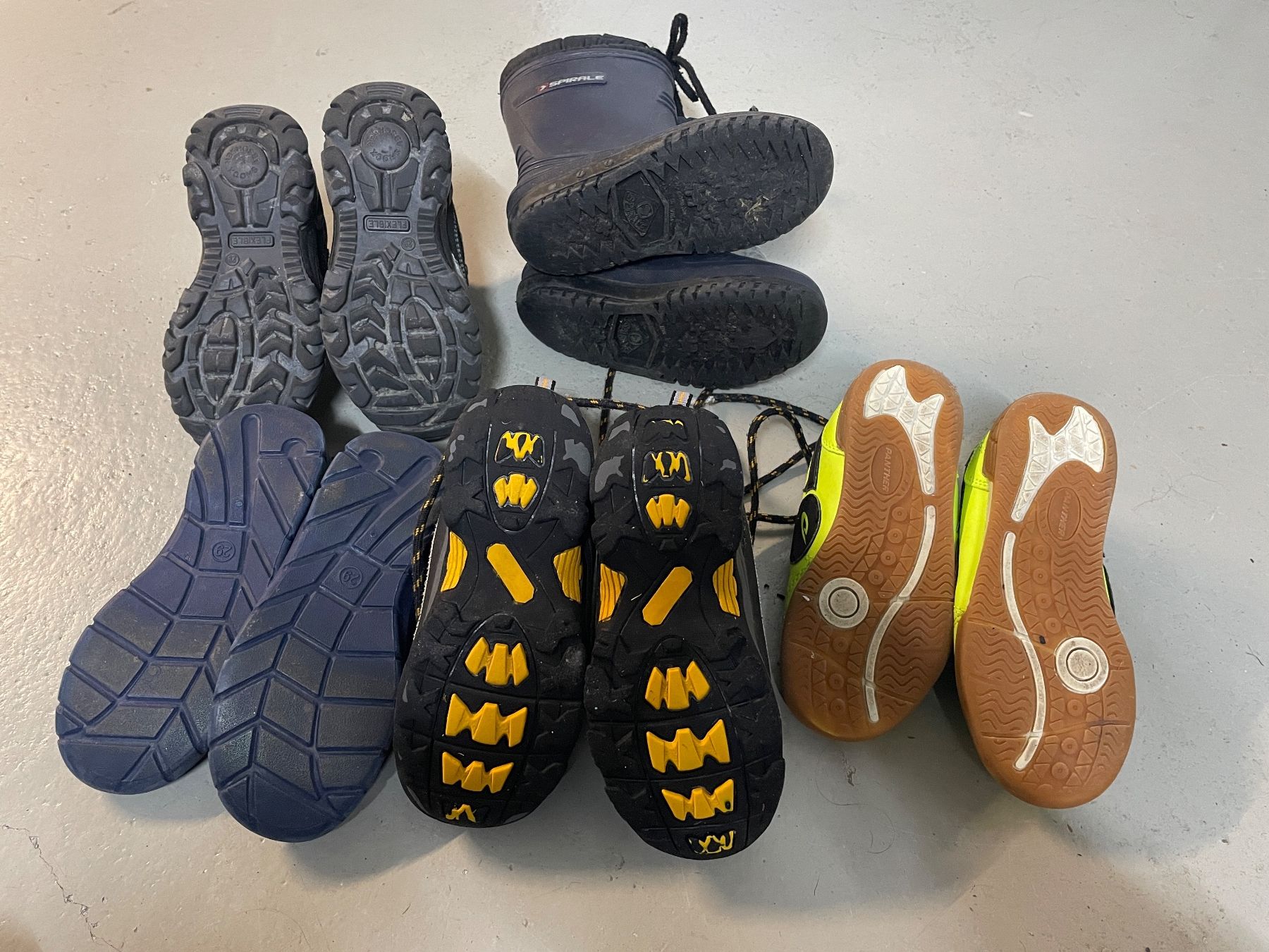Scarpe per ragazzi: Schuhpaket Grösse 29 – Usato da Buchs SG venduto da Buxerli_ 1