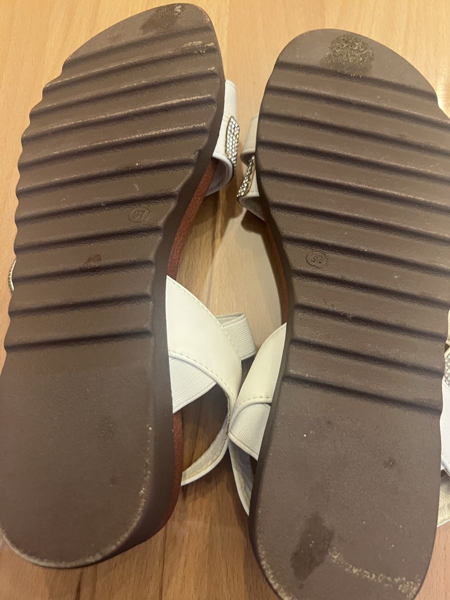 Damenschuhe: Damensandalen weiss Grösse 37 Strass – Gebraucht aus Oftringen von Nashorn_rn2c 2