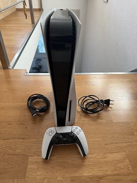 Consoles: PlayStation 5 Disc Edition mit Controller – D'occasion à Oberriet SG par tri_75qr 2