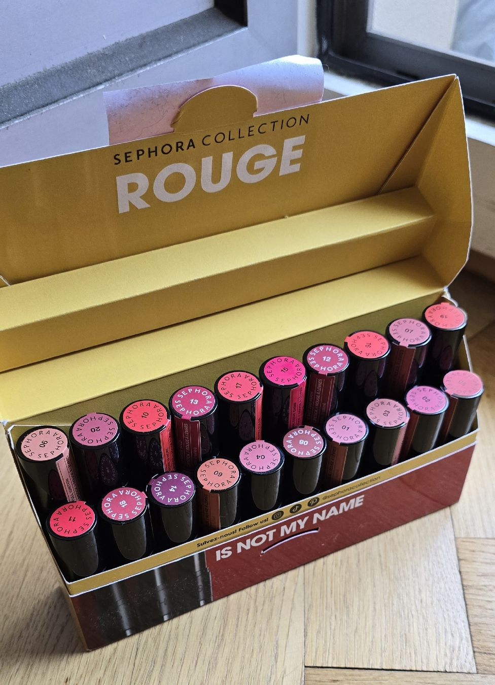 Sephora Make-up: Superbe coffret de 18 rouges à lèvres neufs de Sephora – Nuovo e nell'imballaggio originale da Genève venduto da Saleena 3