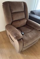 Sessel mit Aufstehhilfe und Massagefunktion braun