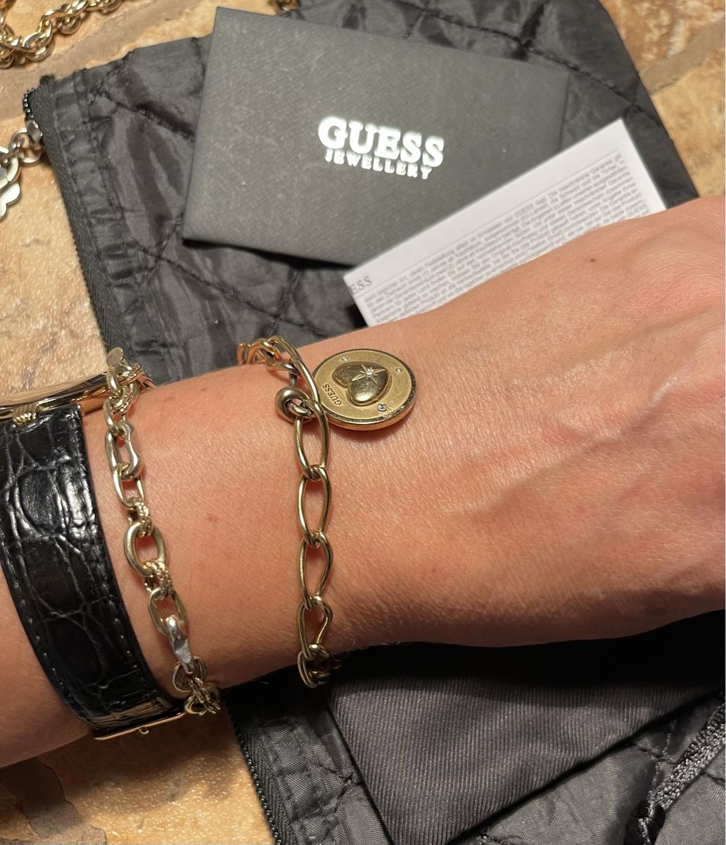 Bracciali & Braccialetti: Bracciale Guess con ciondolo a cuore dorato-Chic e elegante – Usato da Gordevio venduto da LanaZimm 4