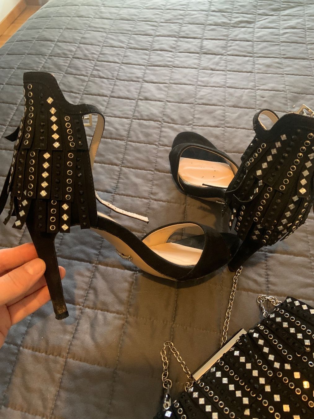 Scarpe da donna: Incantevoli sandali e borsetta con frange – Usato da Grono venduto da tes_6t5v 2