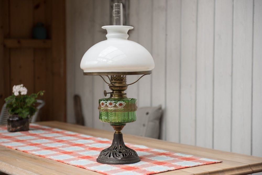 Fabelhafte Petroleumlampe Mit Schirm Ebenbild