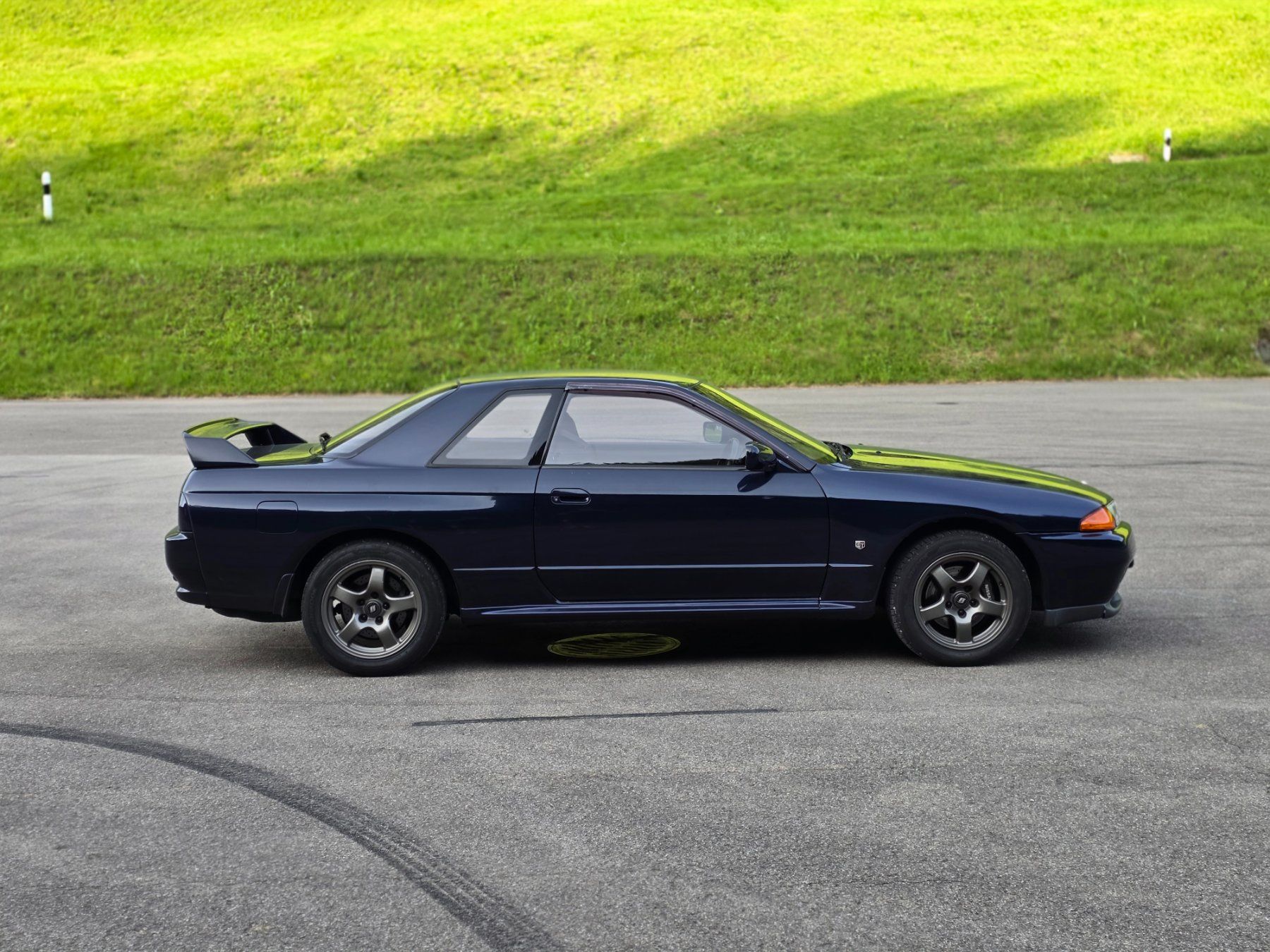 Nissan Skyline GT-R R32 in seltenem TH1 blau,Originalzustand (Gebraucht ...