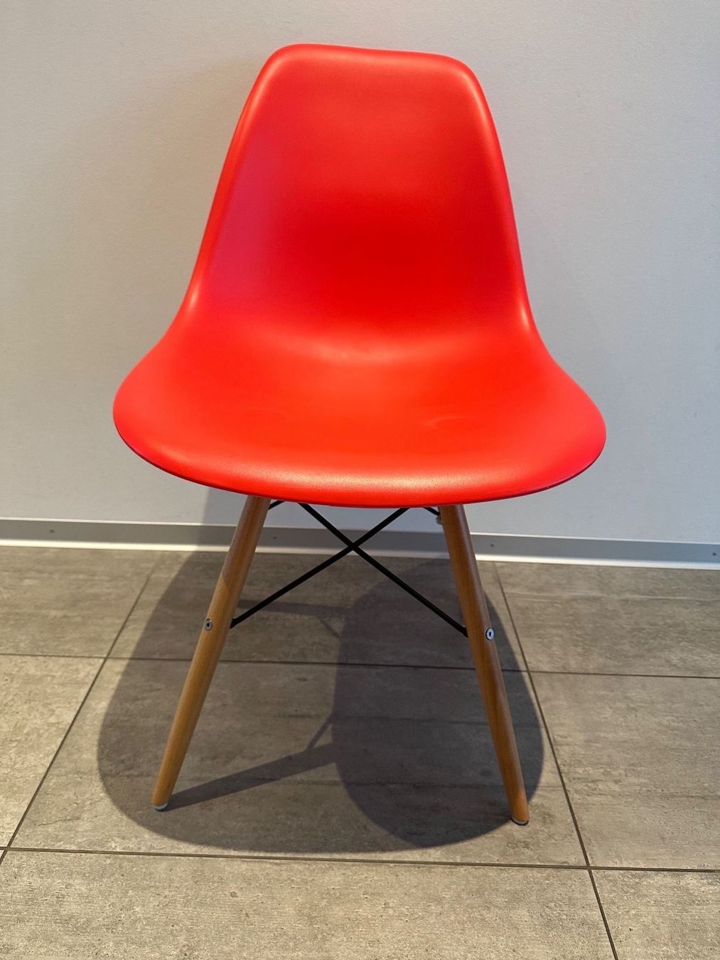 Chaises: 2 chaises rouges – D'occasion à Leytron par TipTop1912 2