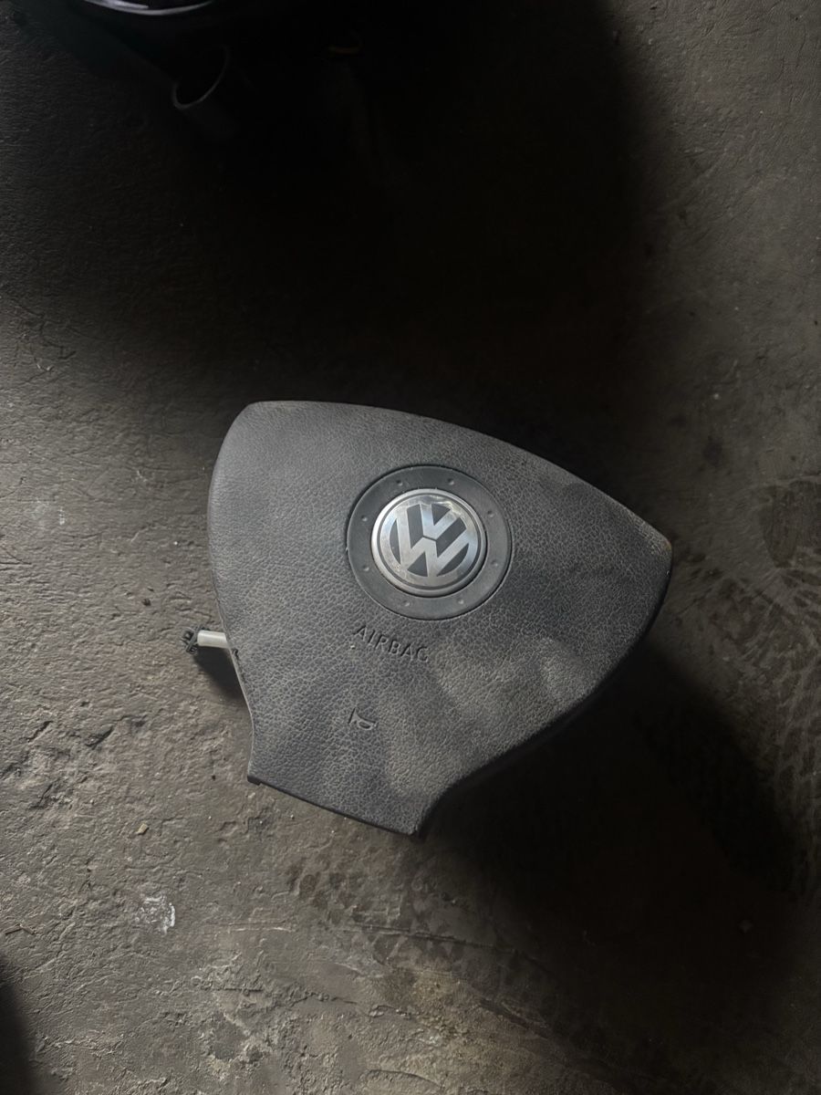 VW Tutti pezzi di ricambio auto: VW Passat Airbag Lenkrad – Usato da Grosswangen venduto da ASH1995 1