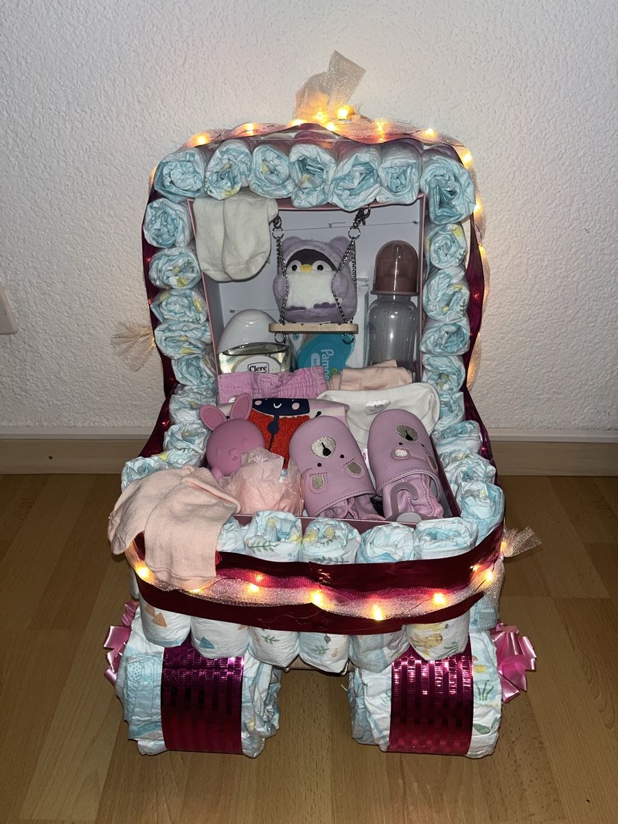 Lotti & Set di vestiti: Windeltorte Mädchen zur Geburt oder Taufe, Handarbeit! – Nuovo e nell'imballaggio originale da Eschlikon TG venduto da murati123