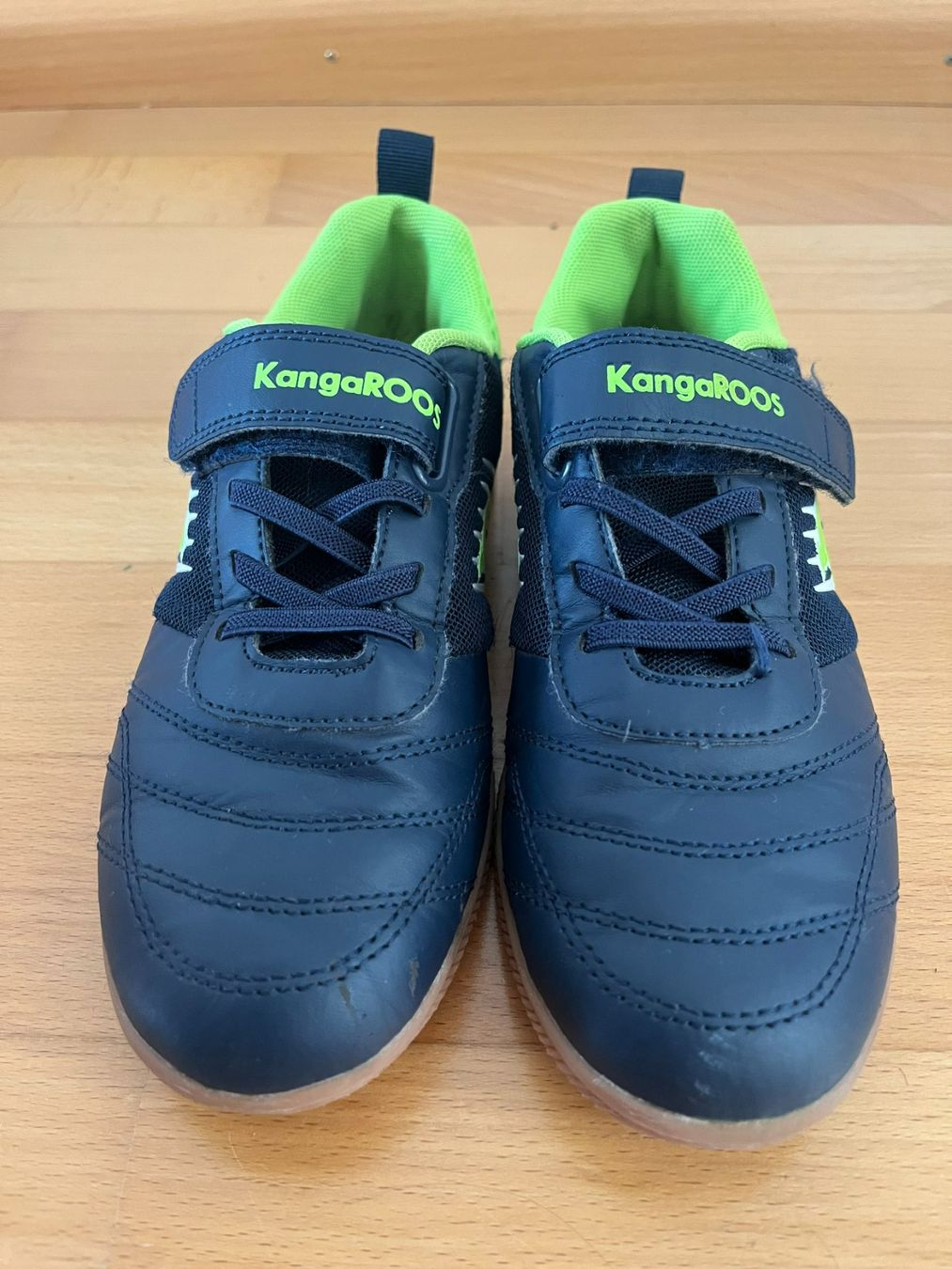 Schuhe für Jungen: KangaROOS Hallenschuhe Jungen Grösse 35 – Gebraucht aus Muttenz von Juvenile33 2