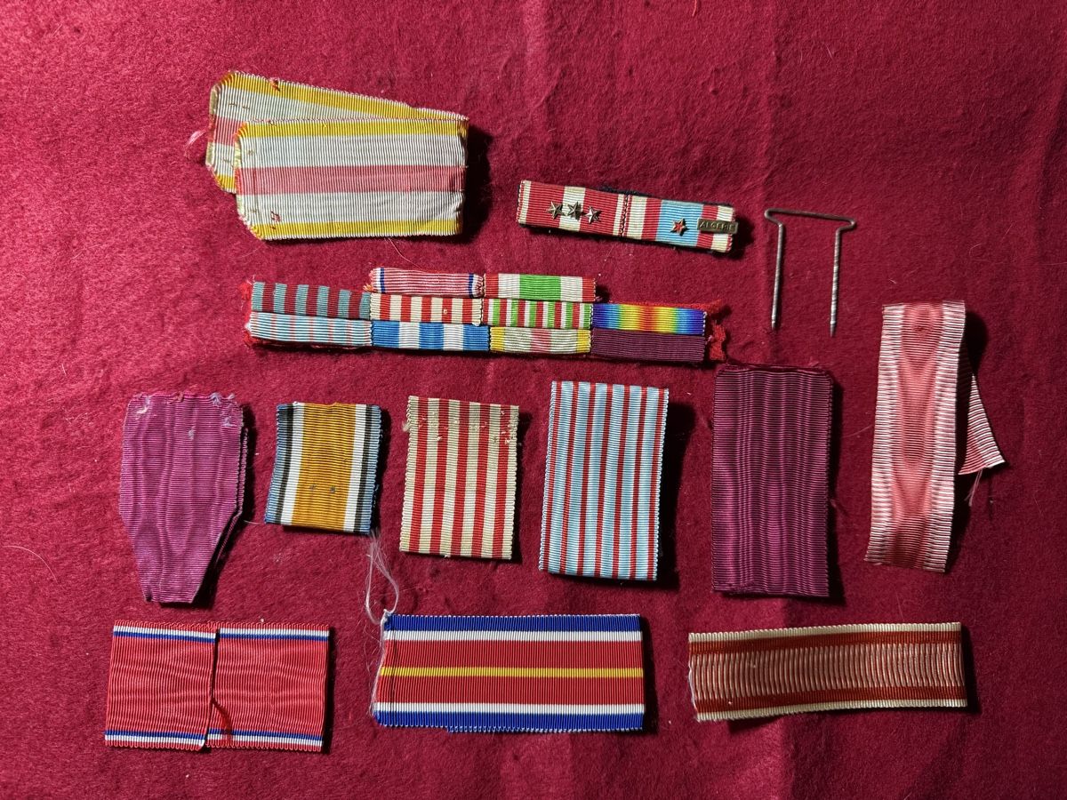 Uniformen: Uniform Garnituren – Gebraucht aus Wittnau von Helvetia1 1