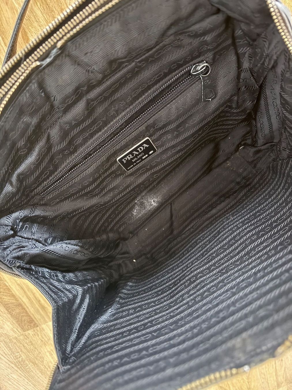 Prada Borse: Prada Vintage 90er Leder Handtasche schwarz – Usato da Riehen venduto da Verkaufen21 4