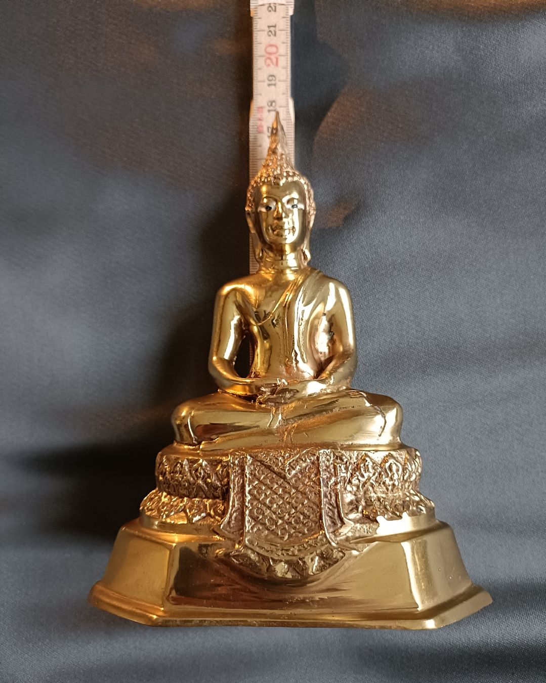Figuren: 7 Goldene Buddha Figuren Thai – Gebraucht aus luzern von Kurtibusbus 2