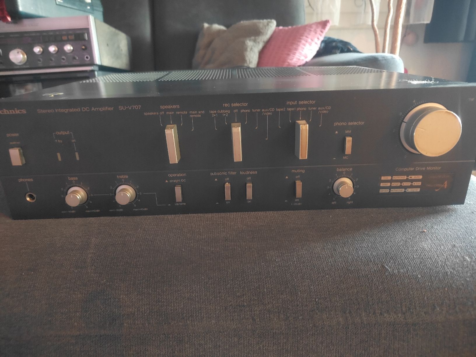 Technics Amplificatori: Technics SU-V707 Stereo Integrated DC Amplifier – Usato da Hägendorf venduto da Yahuhu01