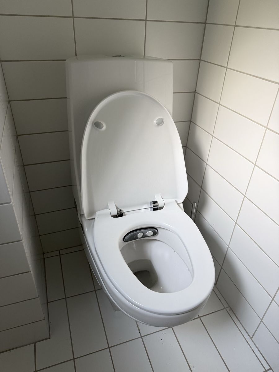 Geberit WC: Geberit AquaClean 8000plus Dusch-WC Weiss – Gebraucht aus Reinach BL von rom_jb5y 3
