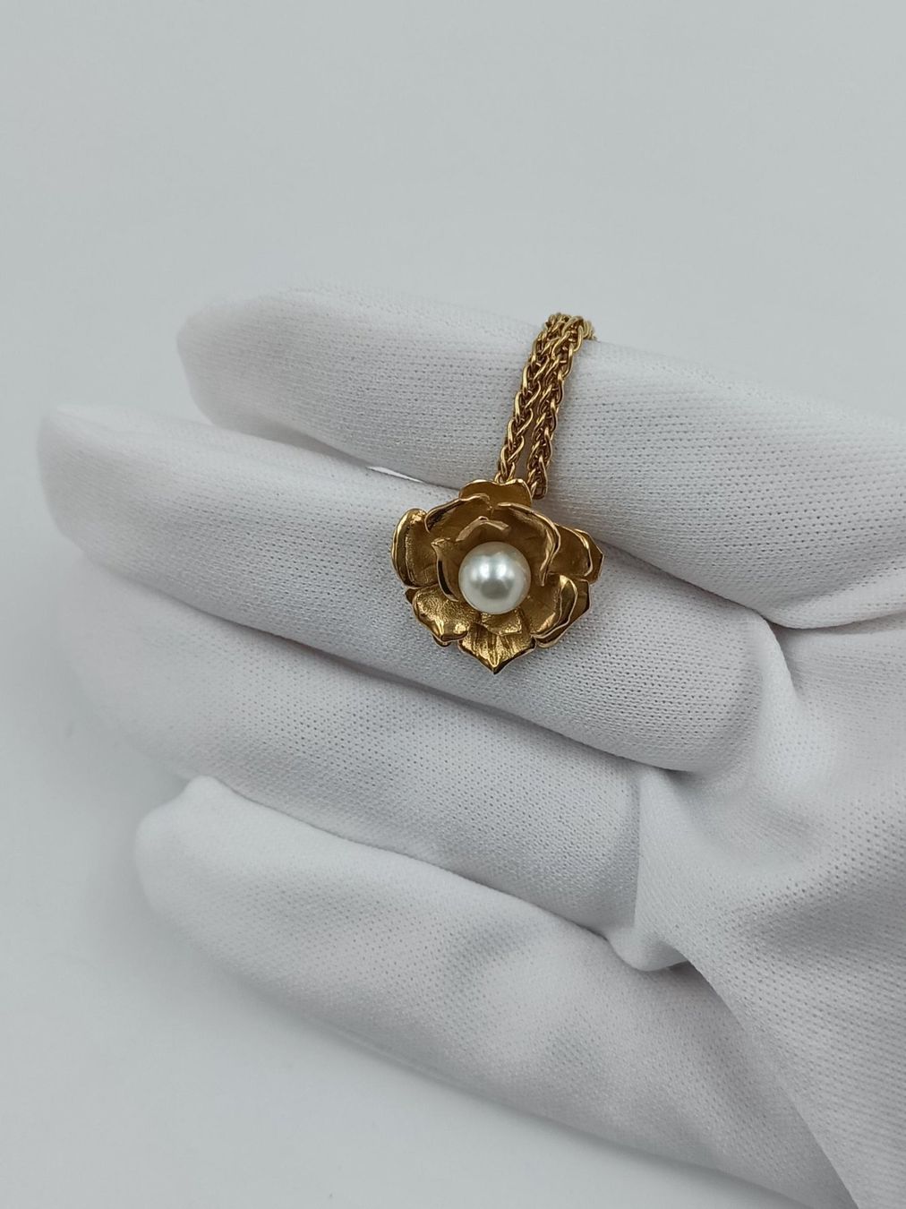 Ketten: BLUMIGES GELBGOLDCOLLIER MIT AKOYA PERLE – Gebraucht aus Luzern von EdiGem 9