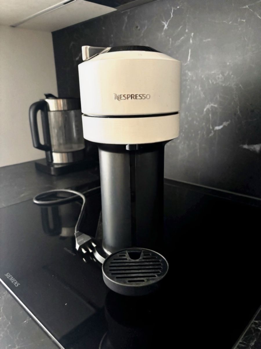Nespresso Kaffeemaschinen & Espressomaschinen: Nespresso Vertuo Next Kaffeemaschine  – Gebraucht aus Breitenbach von sin_pg58