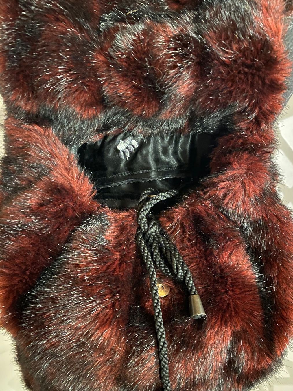 Zaini: Great faux fur maroon backpack – Usato da Grund b. Gstaad venduto da PlageNeige 1