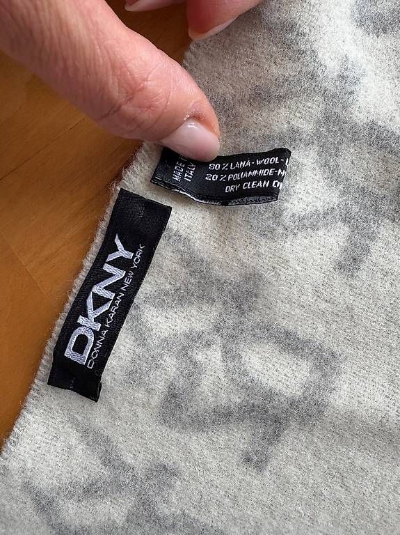DKNY Foulard & Sciarpe: DKNY Schal grau, creme – Usato da Züberwangen venduto da biene_83 1