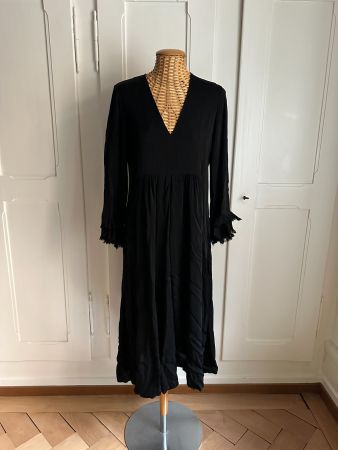 Seide Kleid schwarz schwingend - XS