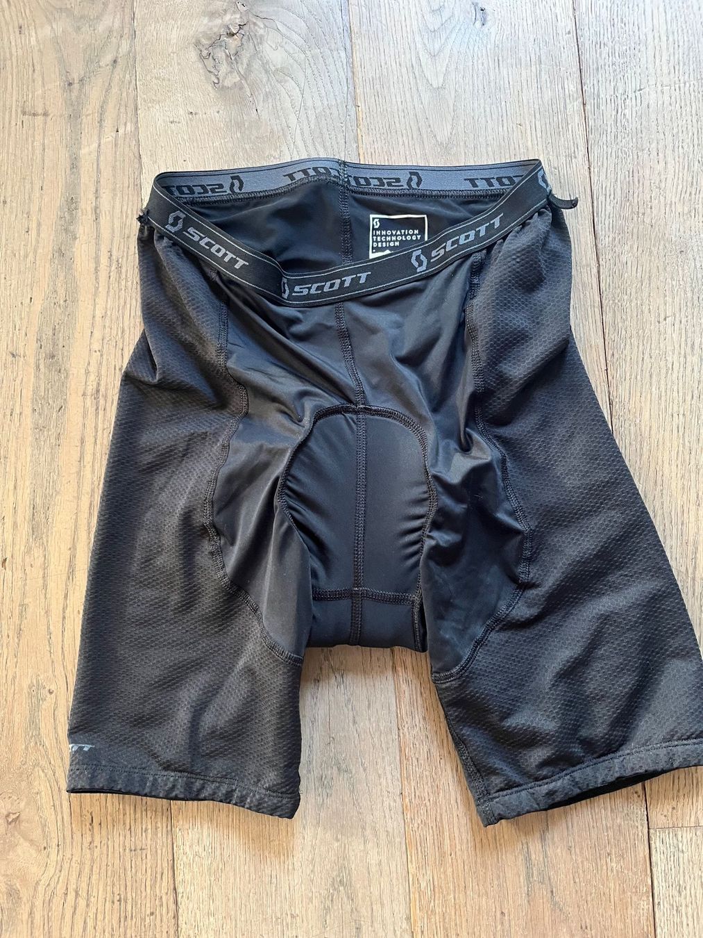 Scott Scarpe, pantaloni & magliette da ginnastica: Velodress von Scott – Usato da Wettingen venduto da Volltreffer10 3