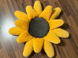 Bretz Kultsofa fröhliches Sonnenblumenkissen