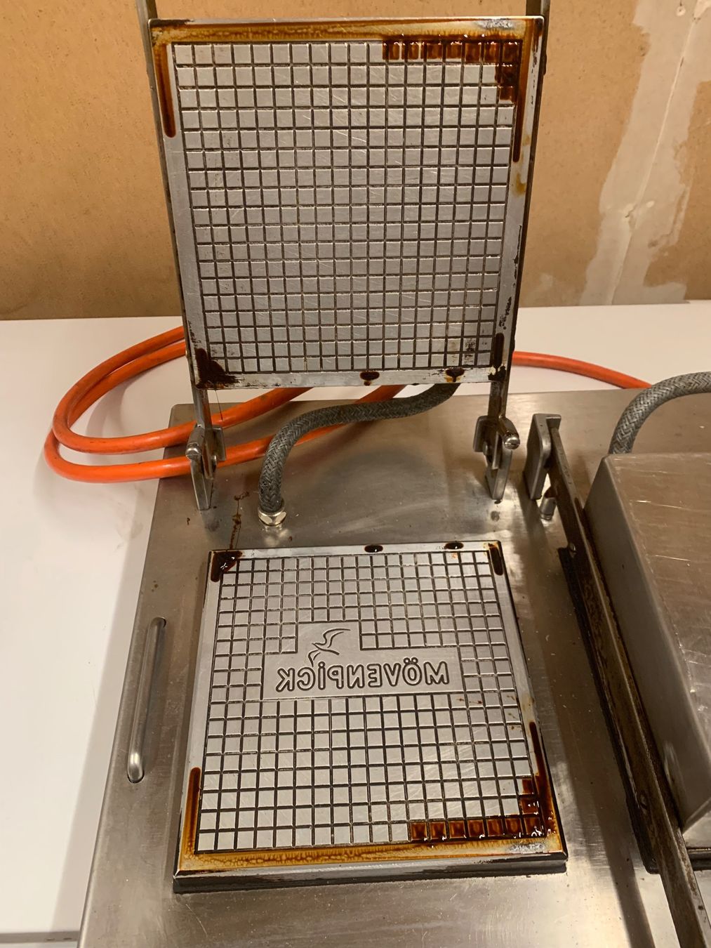 Komplettküchen: Machine bricelet – Gebraucht aus Neuchâtel von Aquila99 2