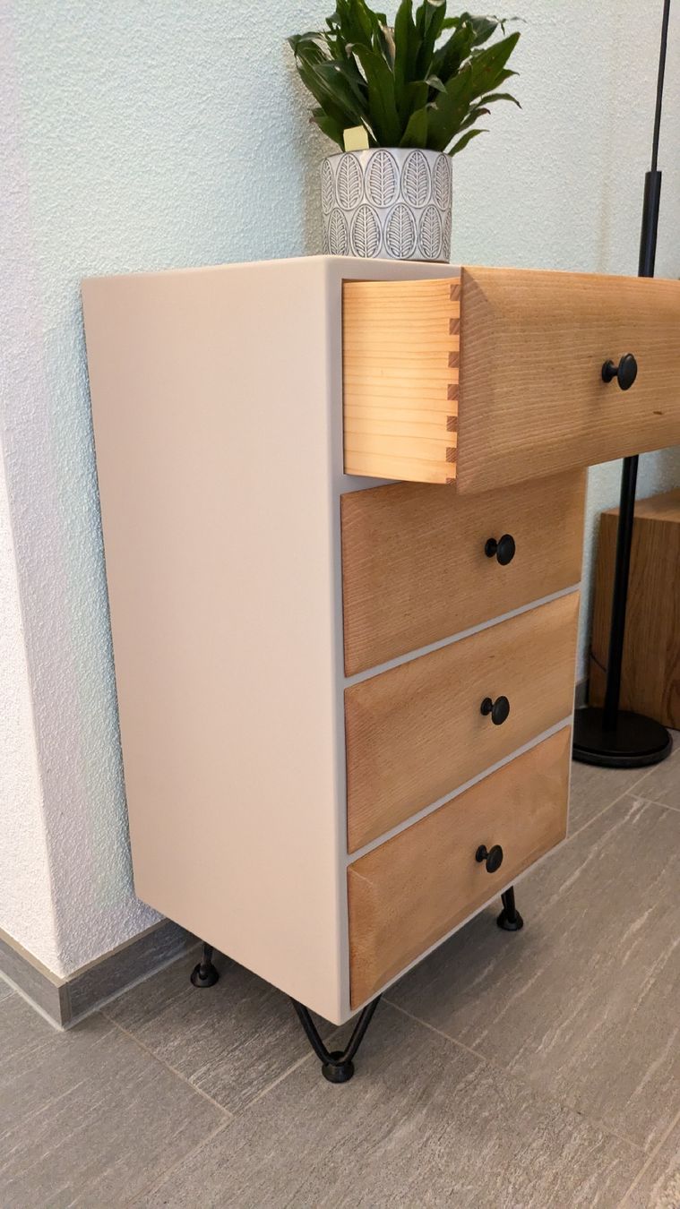 Kommoden: Upcycling Kommode mit vier Schubladen – Gebraucht aus Möhlin von Blunierus 2