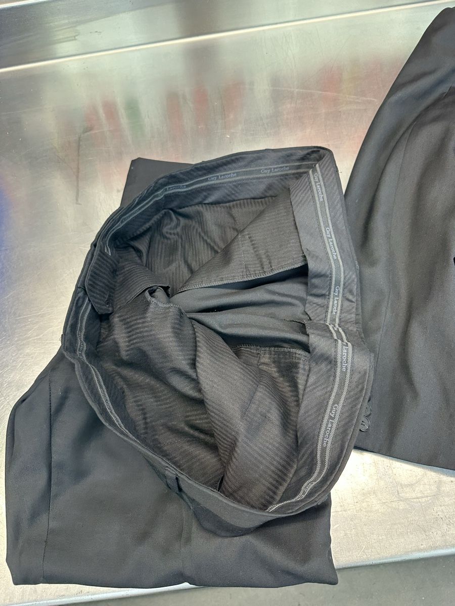 Completi, tute sportive e funzionali: Anzug Herren Guy Laroche schwarz – Usato da Schwende venduto da weesli 4
