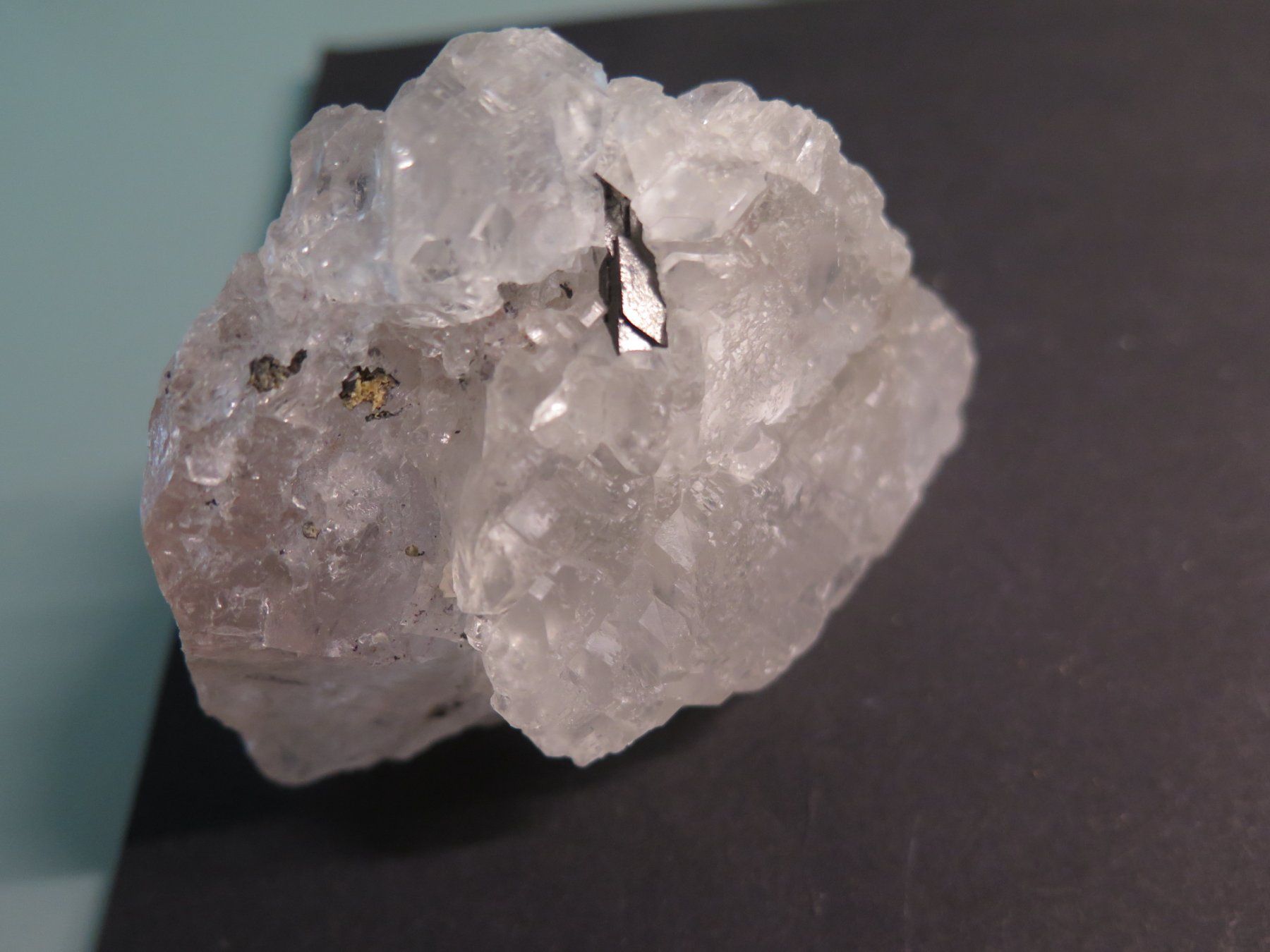 Minerali & Pietre curative: Fluorit mit Hübnerit von Peru, ca. 354 gr. – Usato da Schaffhausen venduto da Yamakana51L8736OQ8 3