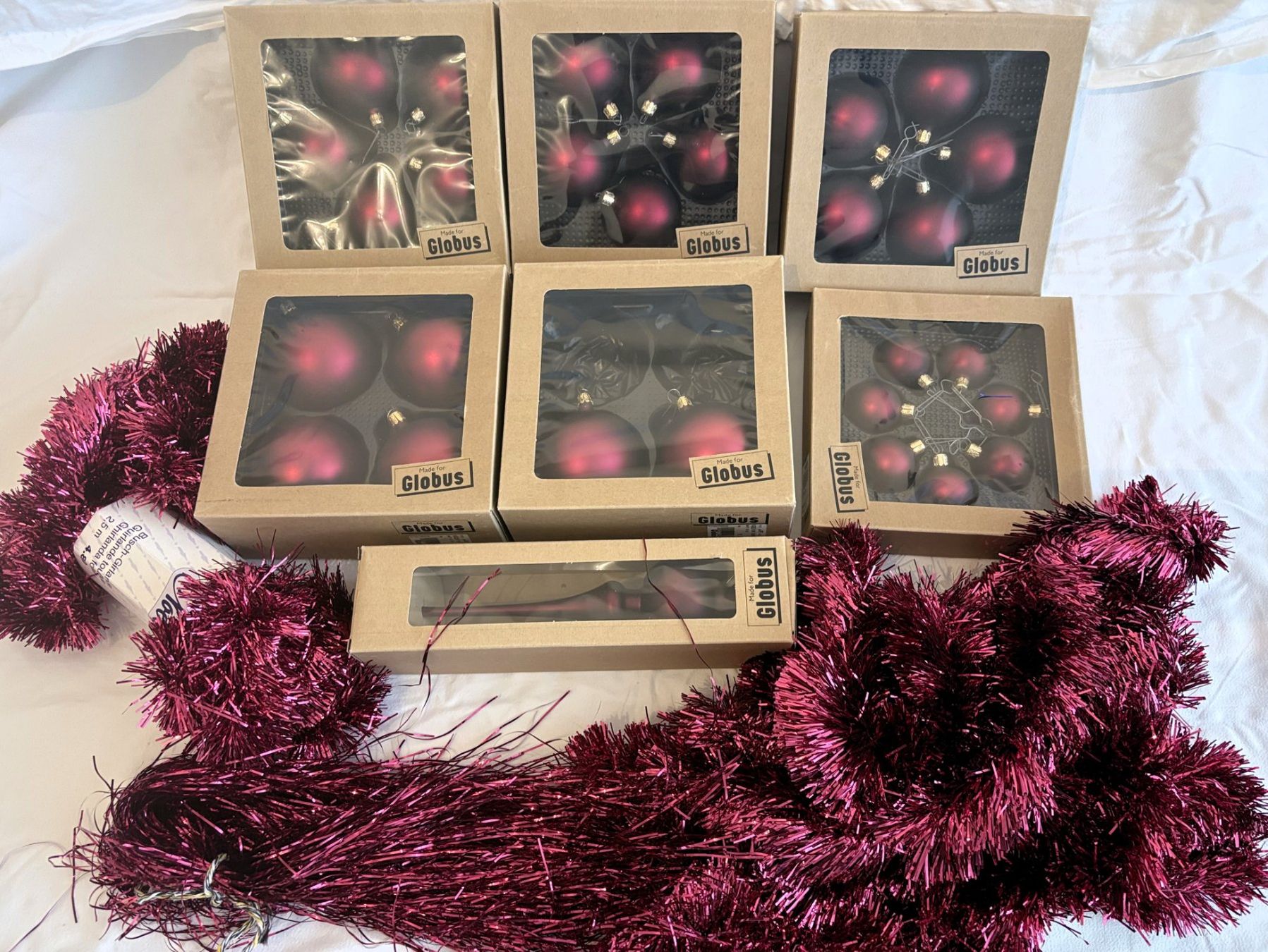 Produktbild von Weihnachtskugeln Aus Samtstoff 9er Set Mit Metallreifen Zum