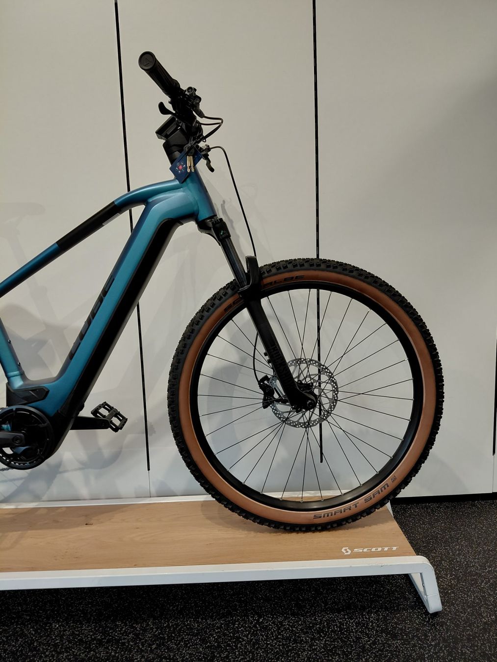 Cube Velos: Cube Reaction Hybrid Race 750 2024 – Neu und originalverpackt aus Klosters von mie_9vjk 3