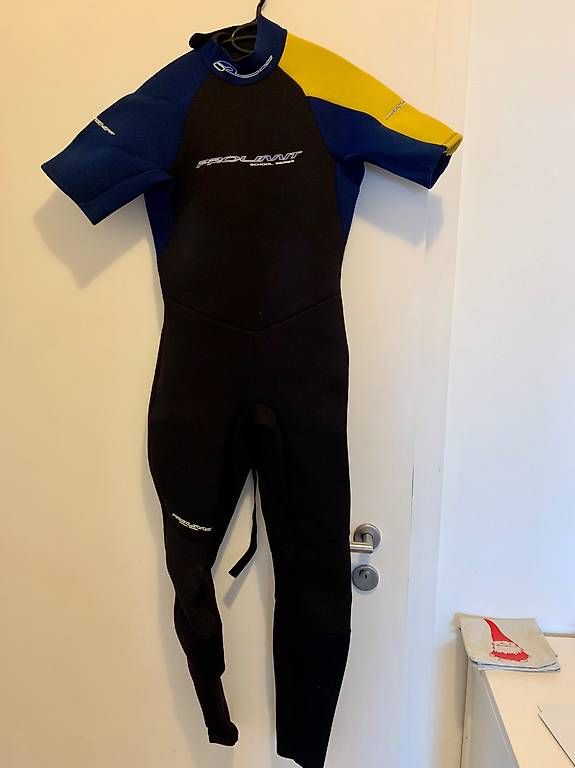 Costumes, combinaisons de sport et fonctionnelles: Surfanzug S Neu – D'occasion à Sils im Domleschg par ams12 2