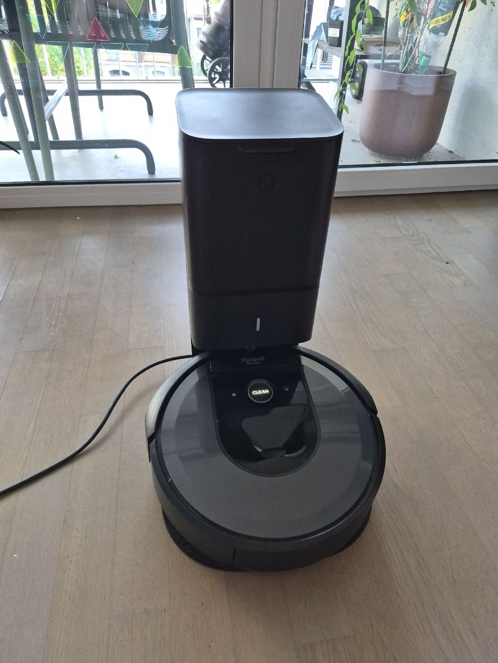 Irobot Aspirateurs & Accessoires: iRobot Roomba i7 – D'occasion à Lenzburg par sae_f8vc 1