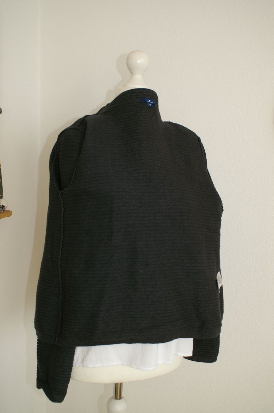 Tom Tailor Giacche: Strickjäckli von Tom Tailor, Gr. S, in dunkelgrau – Usato da Grüt (Gossau ZH) venduto da o-nyx 7