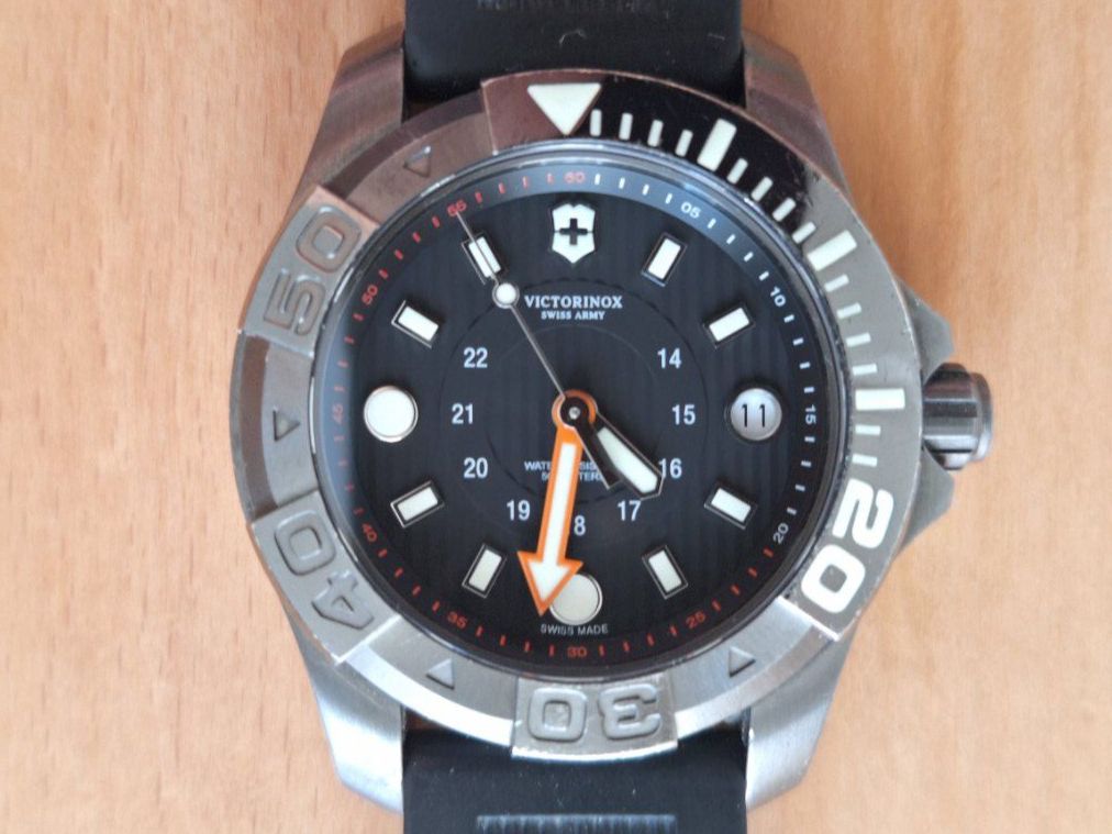 Victorinox Orologi: Victorinox Dive Master 5 Quartz Midsize 38mm – Usato da Reinach BL venduto da Softseller