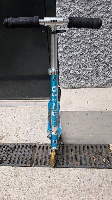 Chilli Kickboard: Kickroller Micro blau gebraucht Zustand gut – Gebraucht aus Zürich von Zause2006 2