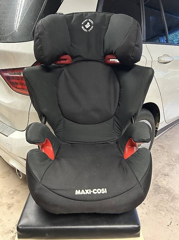 Maxi-Cosi Seggiolini per auto: Maxi Cosi Auto Kindersitz Rodi XP FIX  Group 2/3 – Usato da Uhwiesen venduto da Durschi71