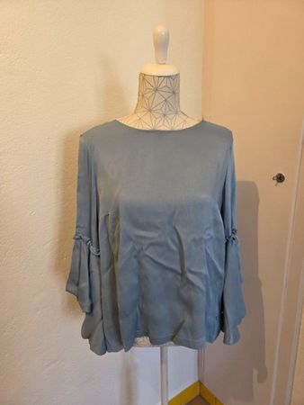 Top bleu clair manches évasées taille XS bon état